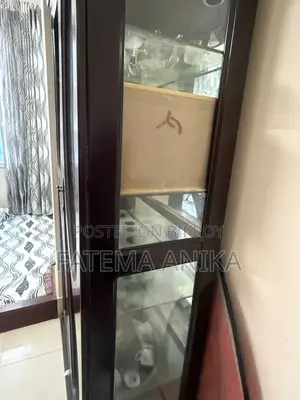 শোকেস