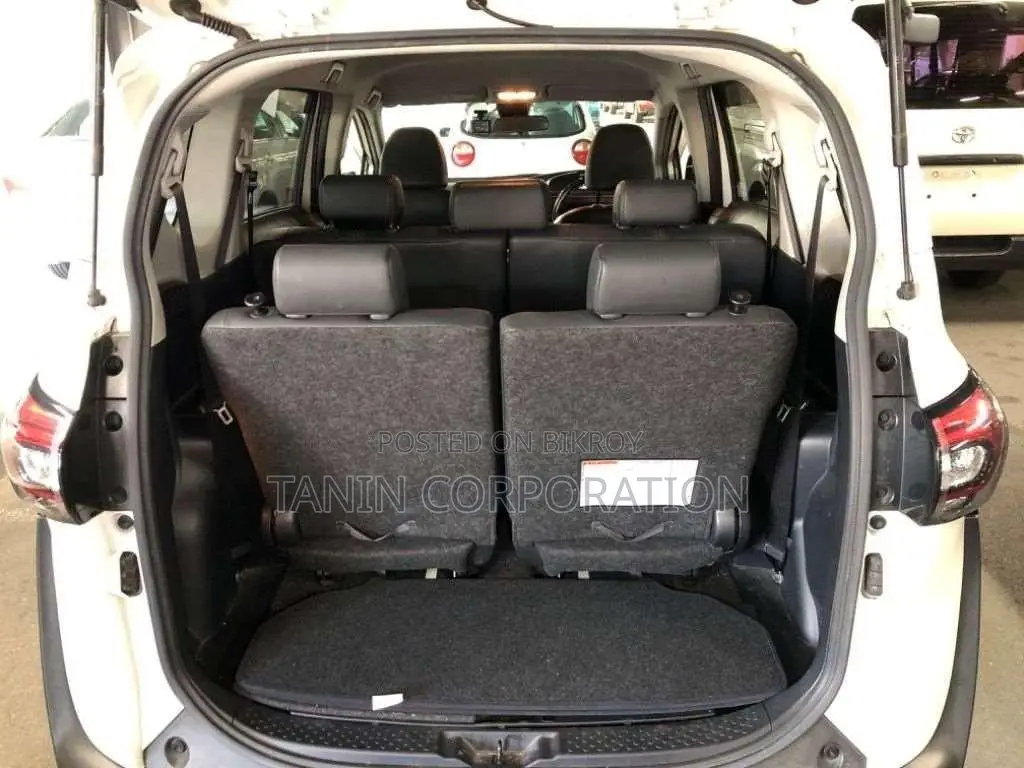Toyota Sienta Hybrid//G-Curco. 2020