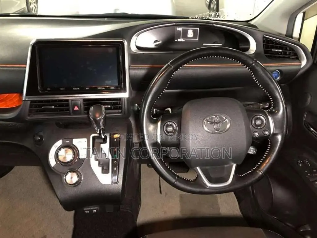 Toyota Sienta Hybrid//G-Curco. 2020