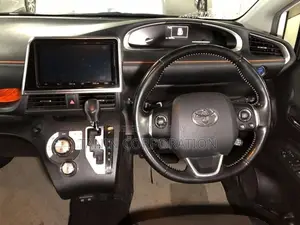 Toyota Sienta Hybrid//G-Curco. 2020
