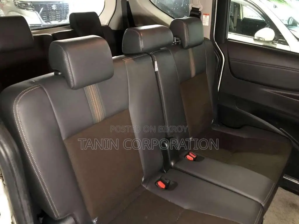 Toyota Sienta Hybrid//G-Curco. 2020