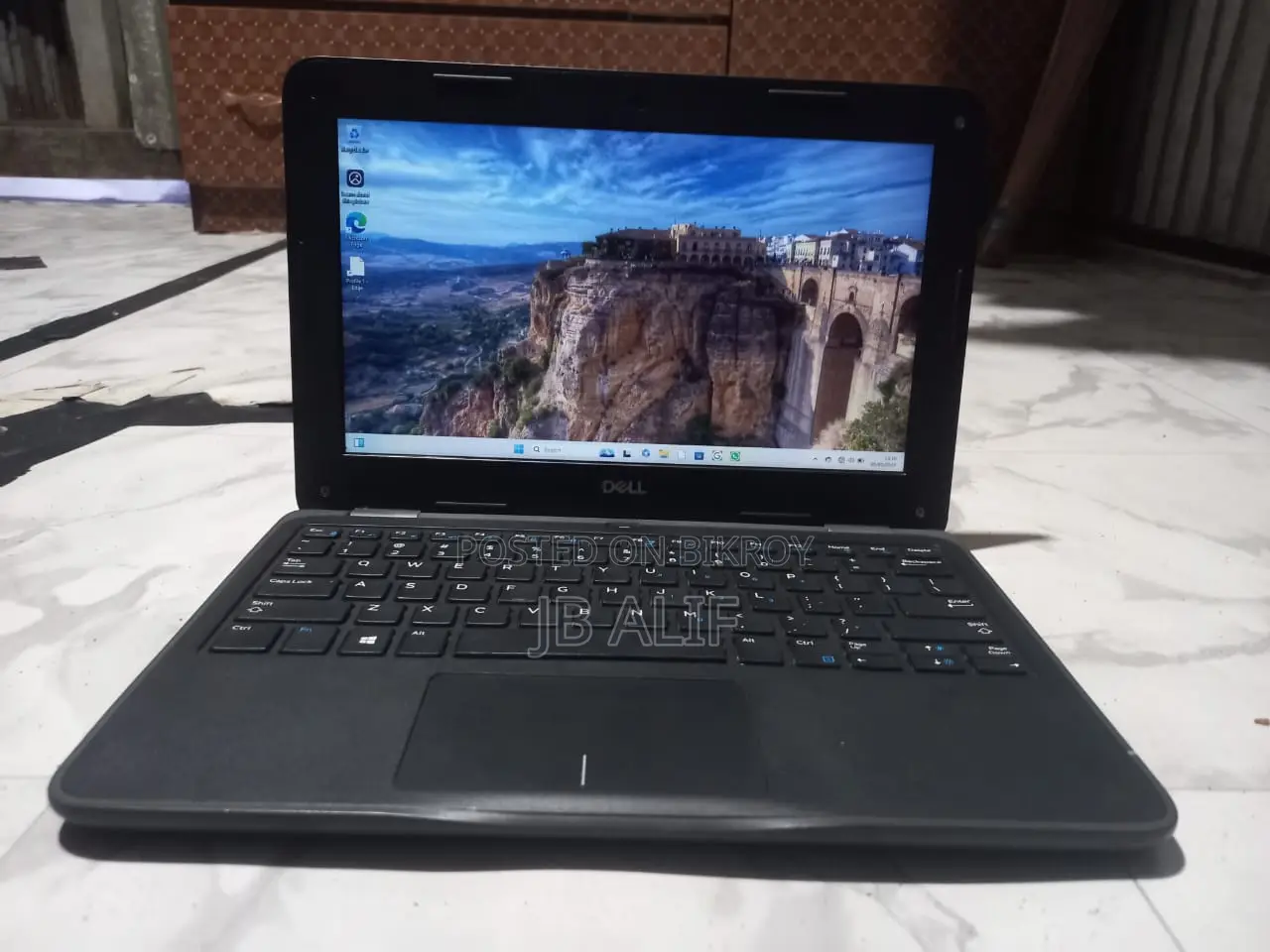 Dell ল্যাপটপটি বিক্রয় করা হবে
