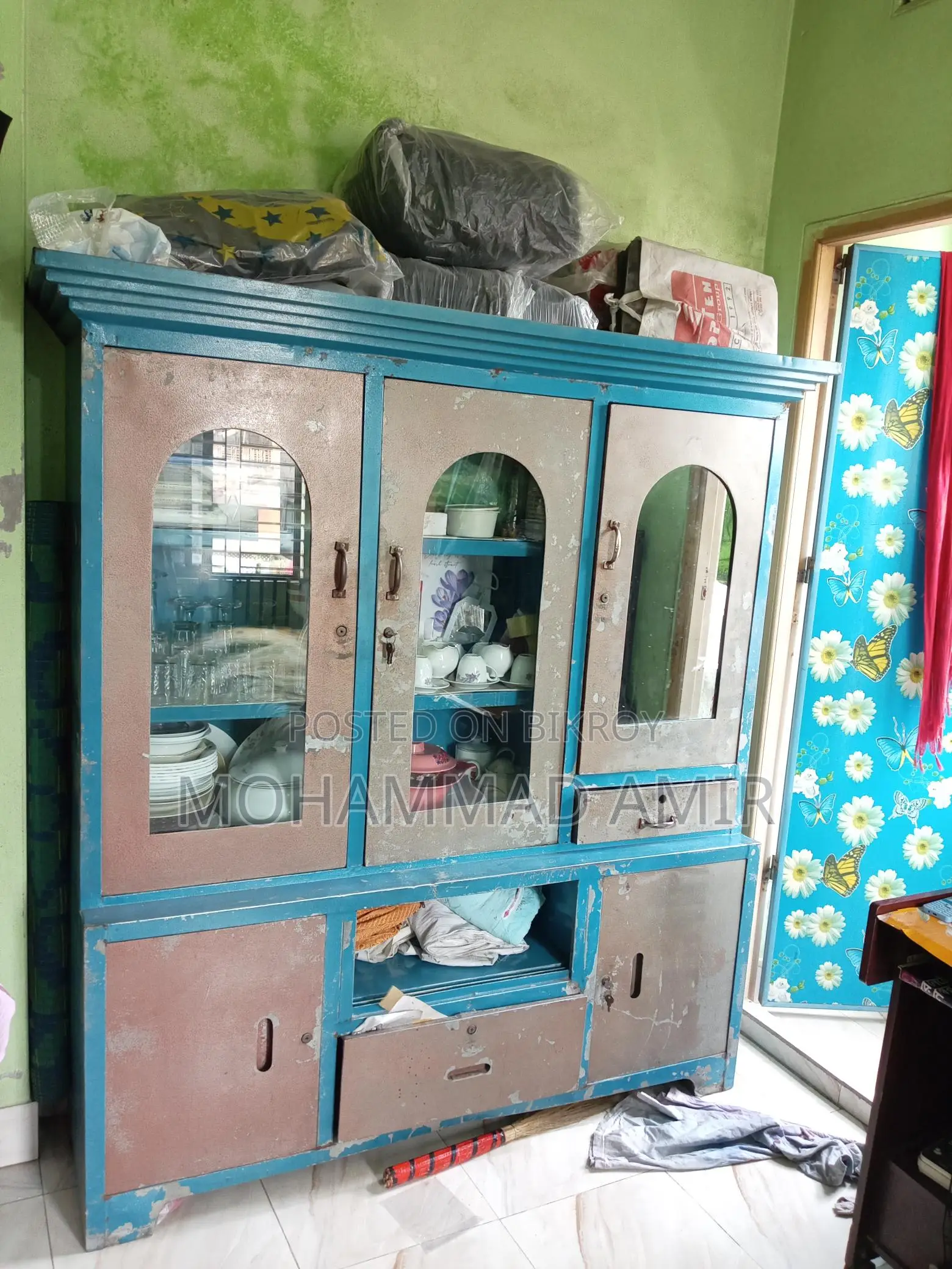 স্টিলের বড় সুকেস Steel Show Ccase