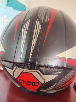 Studios Helmet