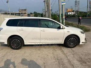 Toyota Axio Fielder 2011