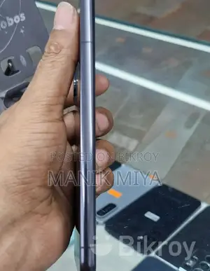 Samsung Galaxy S22 . (Used)