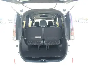 Toyota Esquire GI PACKAGE NON HYBRID 2021