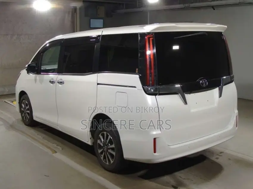 Toyota Esquire GI PACKAGE NON HYBRID 2021