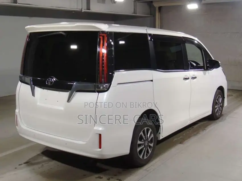 Toyota Esquire GI PACKAGE NON HYBRID 2021
