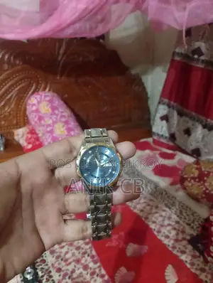 একটি ঘড়ি বিক্রি করবও