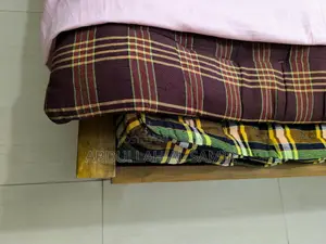 ব্যবহৃত খাট সাথে তোষক ও জাজিম 6×7.5 ফিট
