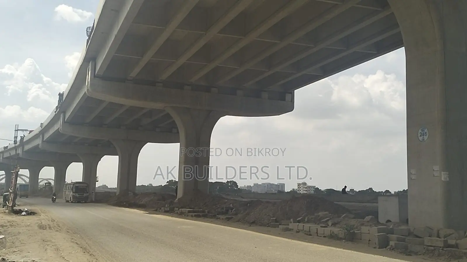 উত্তরা ১০ নং সেক্টরের ২৪নং রাস্তার শেষ মাথায় ১৩৫০ বর্গফুট ফ্ল্যাট!!!