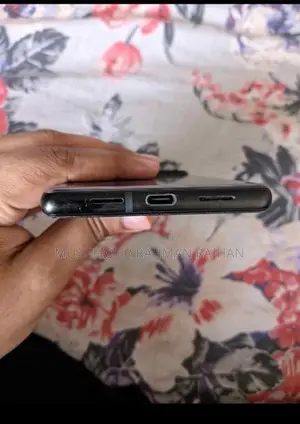 Google Pixel 6 . (Used)