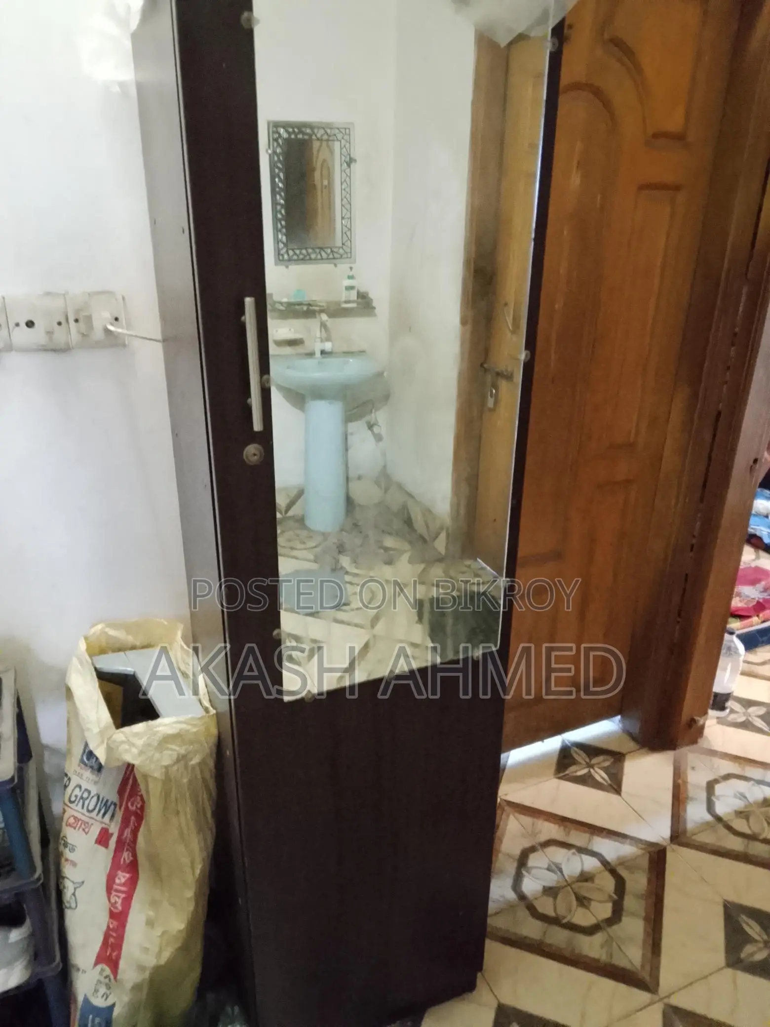 Beautiful and Sturdy Wardrobe for Sale. Used.