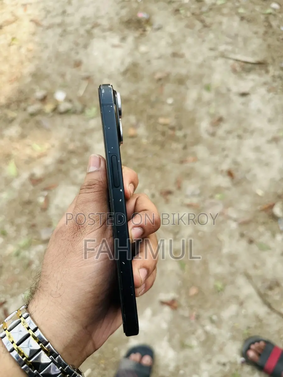 Apple iPhone 15 (Used)