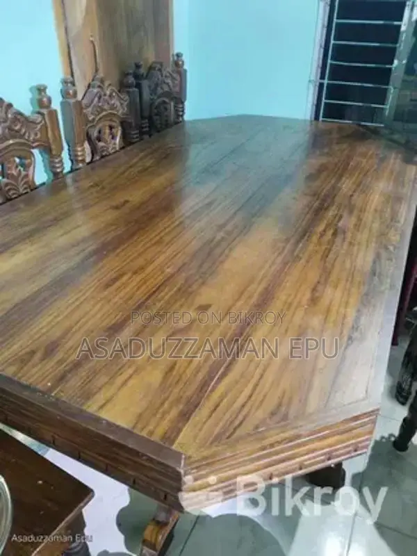 কড়াই কাঠের ডাইনিং টেবিল