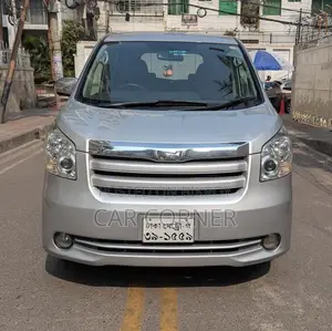 Toyota Noah 2009 Silver