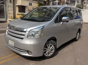 Toyota Noah 2009 Silver