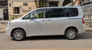 Toyota Noah 2009 Silver