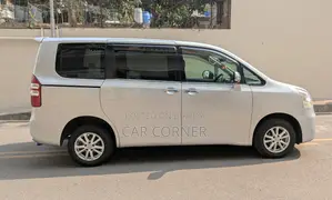 Toyota Noah 2009 Silver