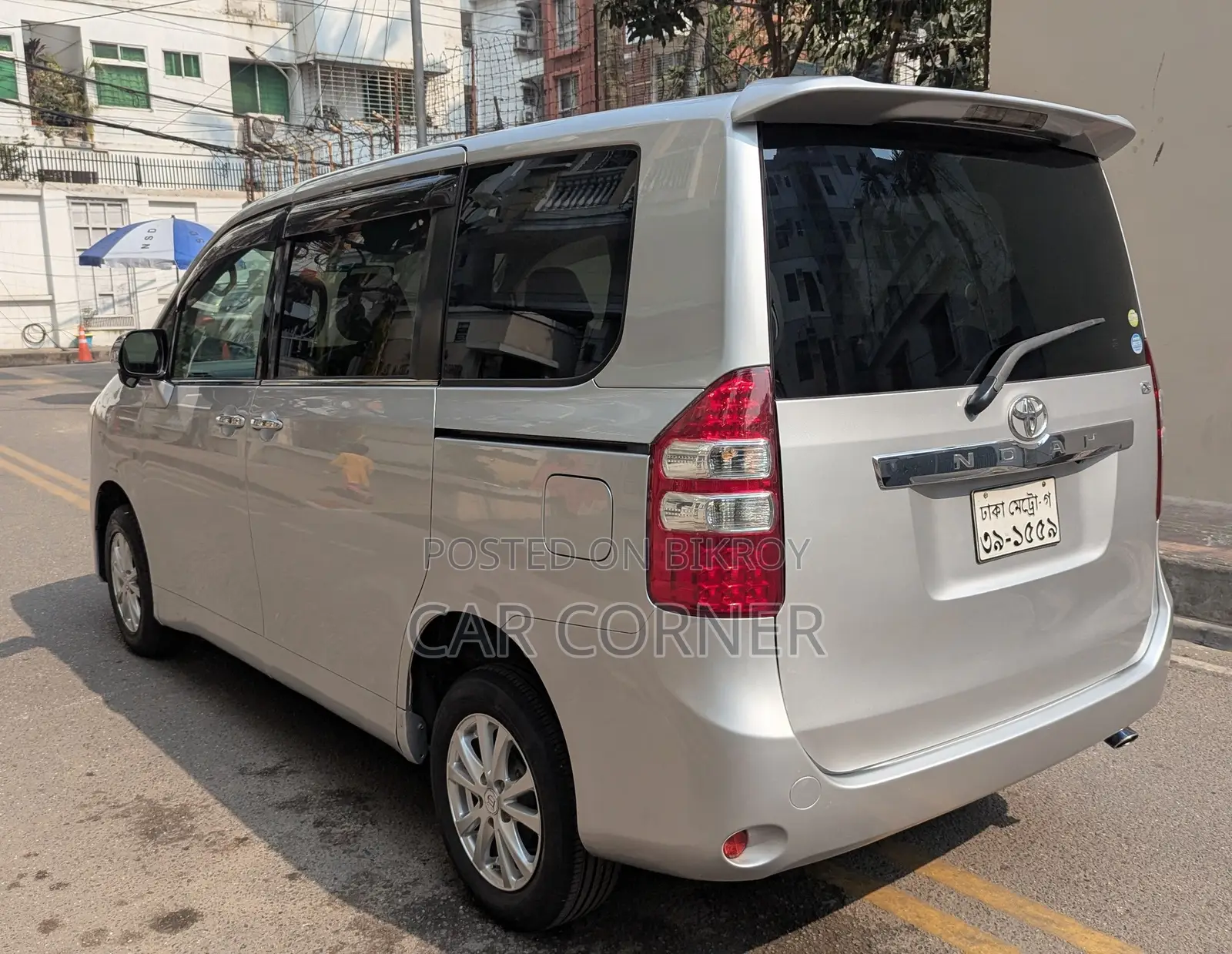 Toyota Noah 2009 Silver