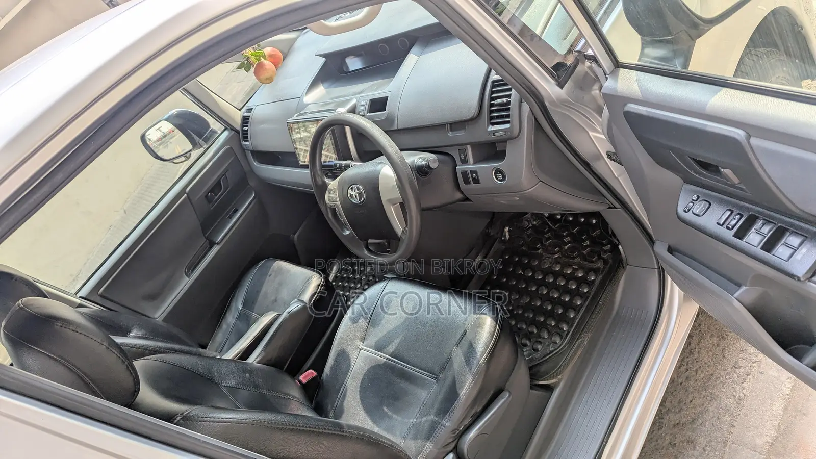 Toyota Noah 2009 Silver