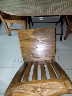 ডাইনিং টেবিল এবং চেয়ার বিক্রি হবে