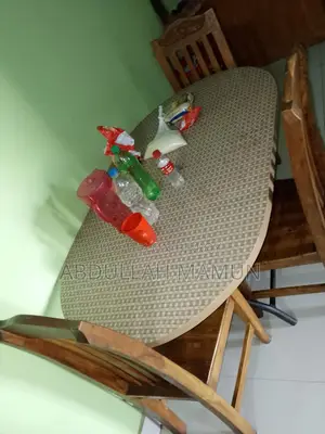 ডাইনিং টেবিল এবং চেয়ার বিক্রি হবে