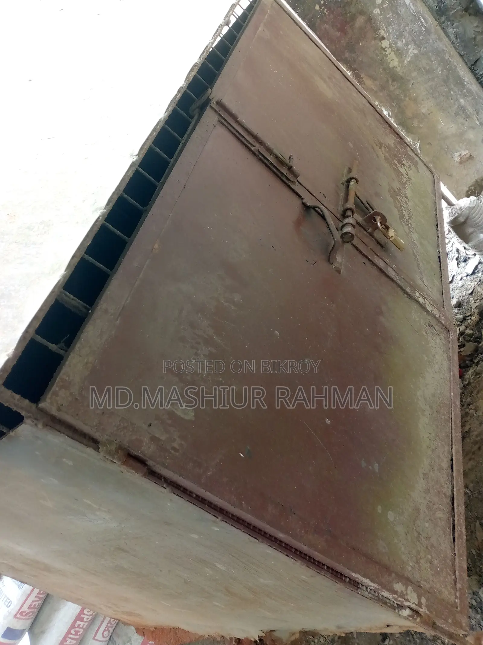মুরগির খাঁচা জরুরি উদ্যোগে বিক্রি করা হবে