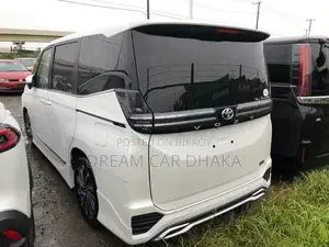 Toyota Voxy S-Z Hybrid 2022