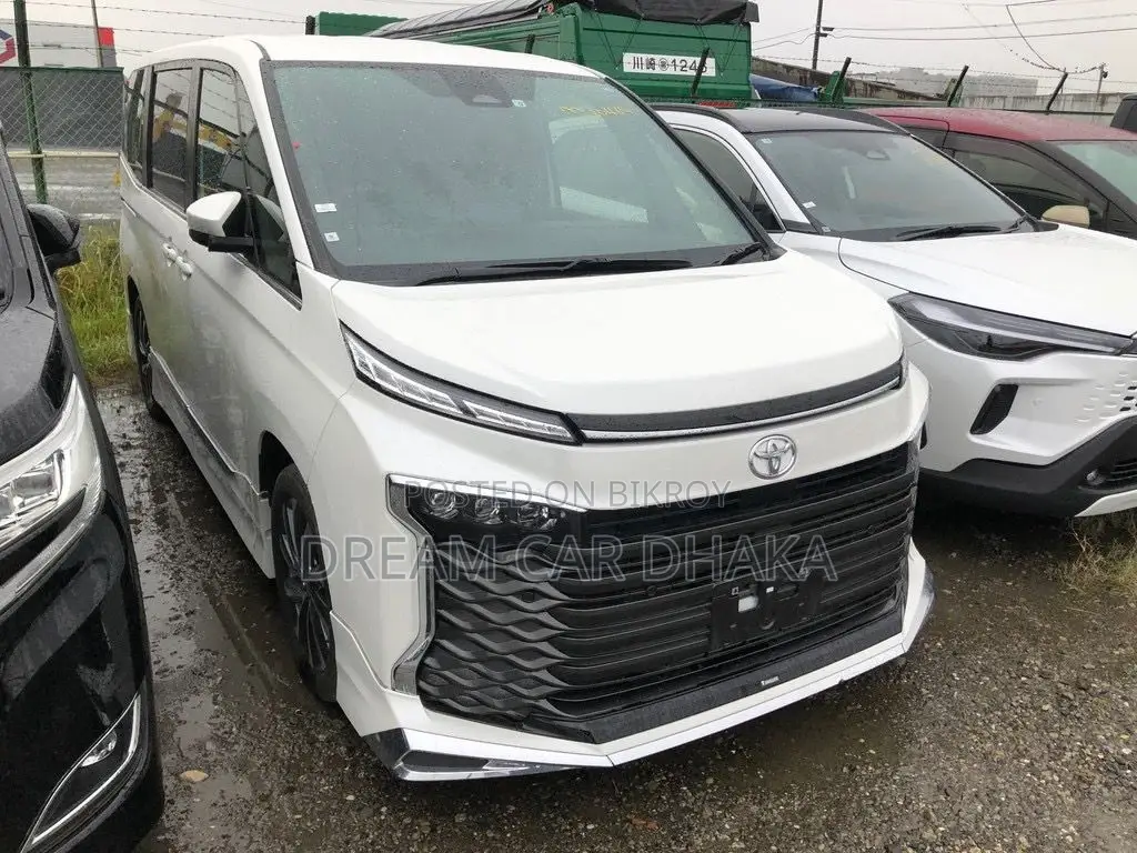 Toyota Voxy S-Z Hybrid 2022