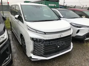 Toyota Voxy S-Z Hybrid 2022
