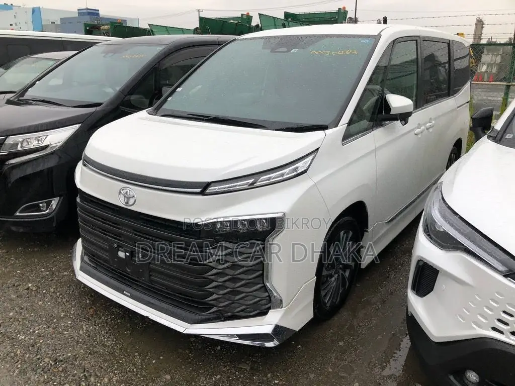 Toyota Voxy S-Z Hybrid 2022