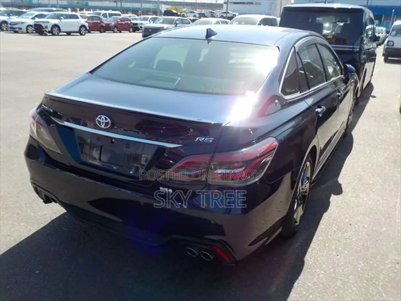 Toyota Crown RS 2021