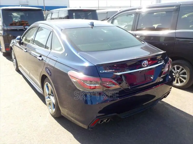 Toyota Crown RS 2021