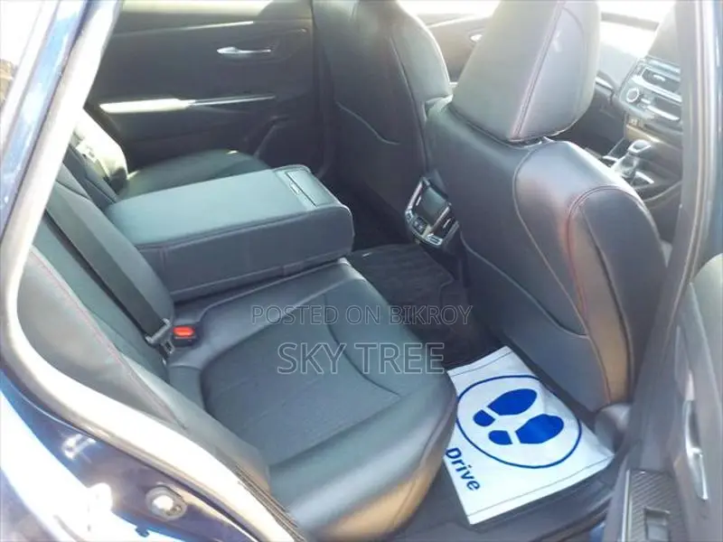 Toyota Crown RS 2021
