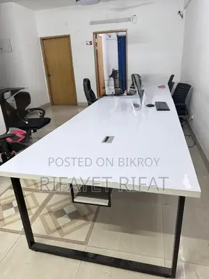 কনফারেন্স এবং ওয়ার্ক স্টেশন টেবিল