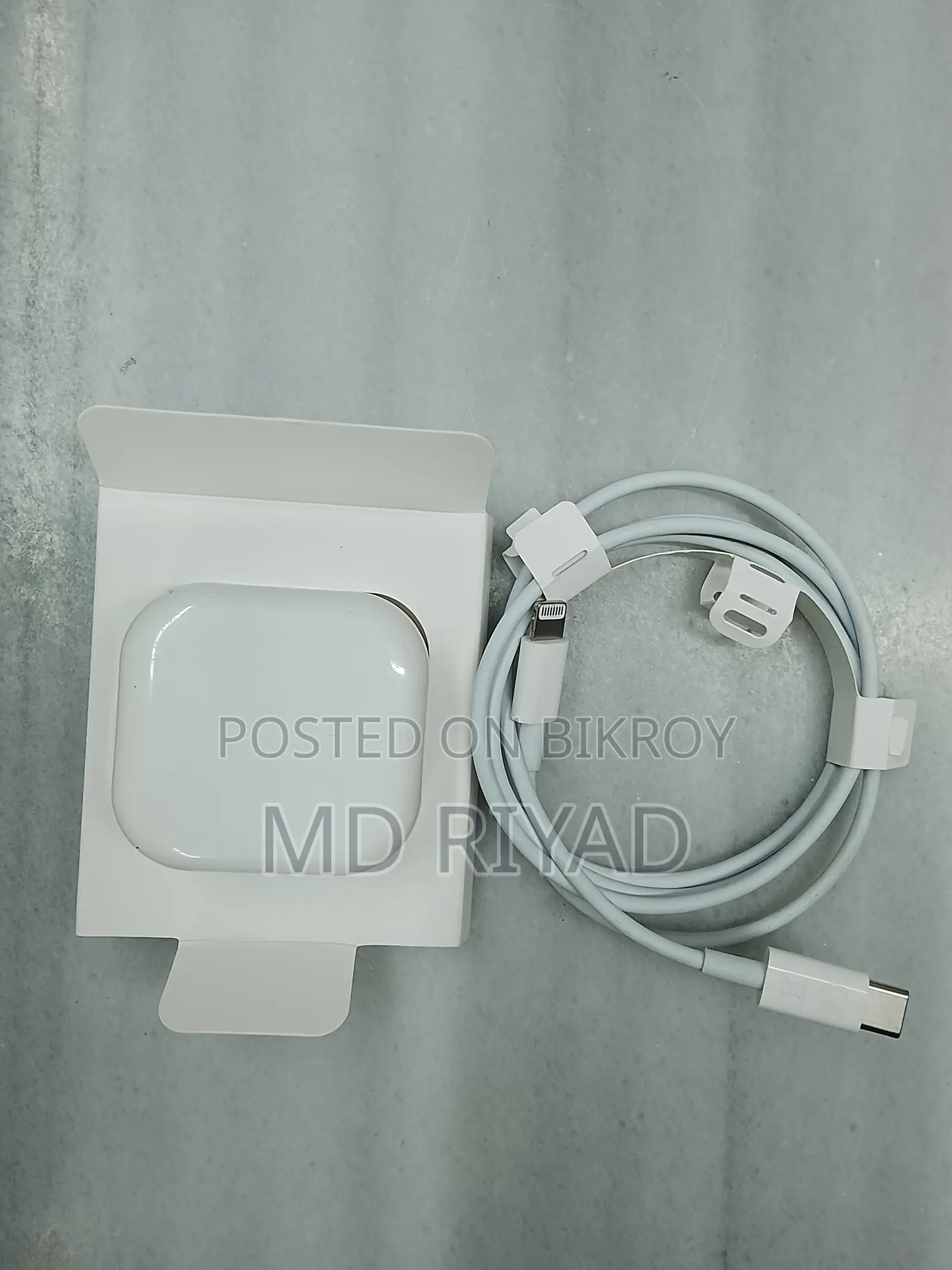 Apple Adaptor