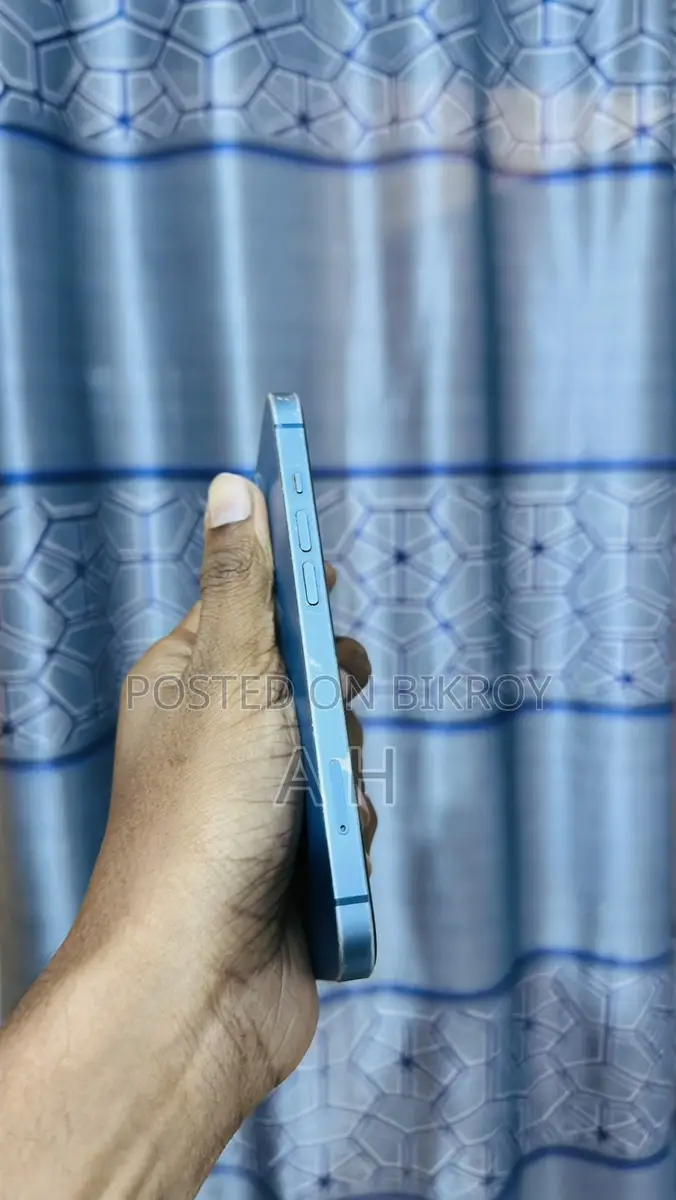 Apple iPhone 13 (Used)