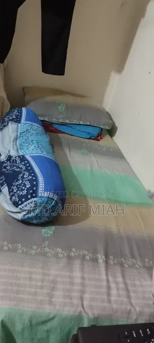 ২ টা ৩ মাস ব্যাবহার কৃত চৌকি