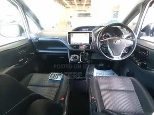 Toyota Voxy Sunroof Moon roof 2021