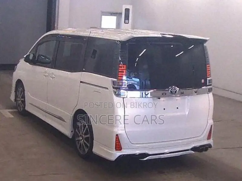 Toyota Voxy Sunroof Moon roof 2021