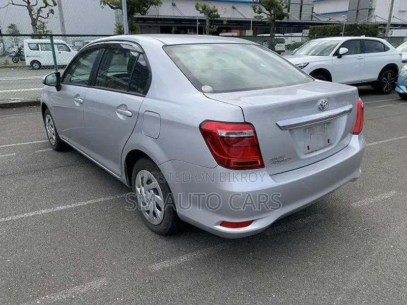 Toyota Axio Non Hybrid EX Silver 2021
