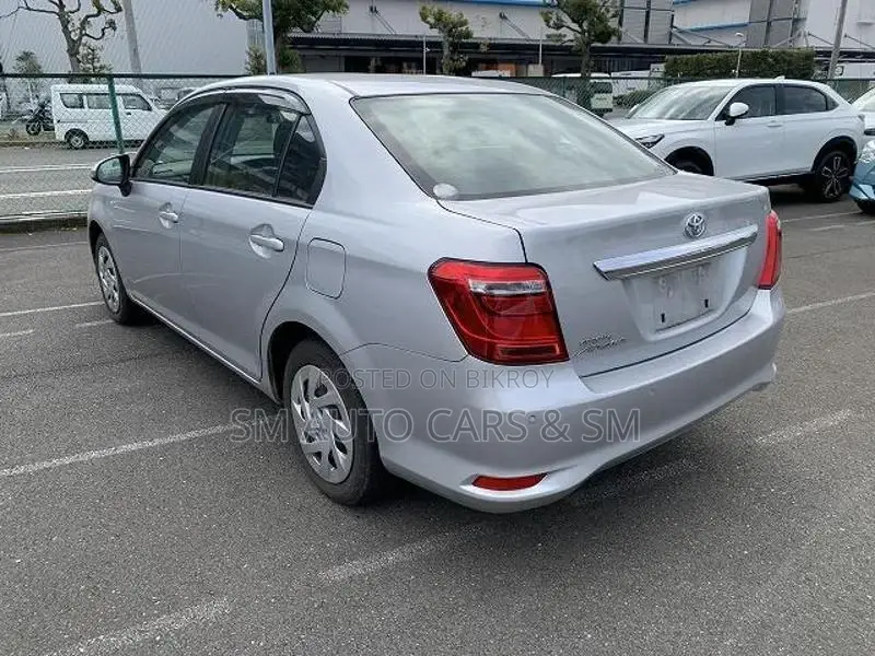 Toyota Axio Non Hybrid EX Silver 2021
