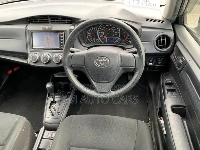 Toyota Axio Non Hybrid EX Silver 2021
