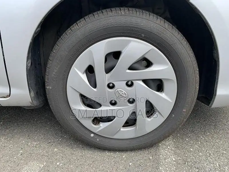 Toyota Axio Non Hybrid EX Silver 2021