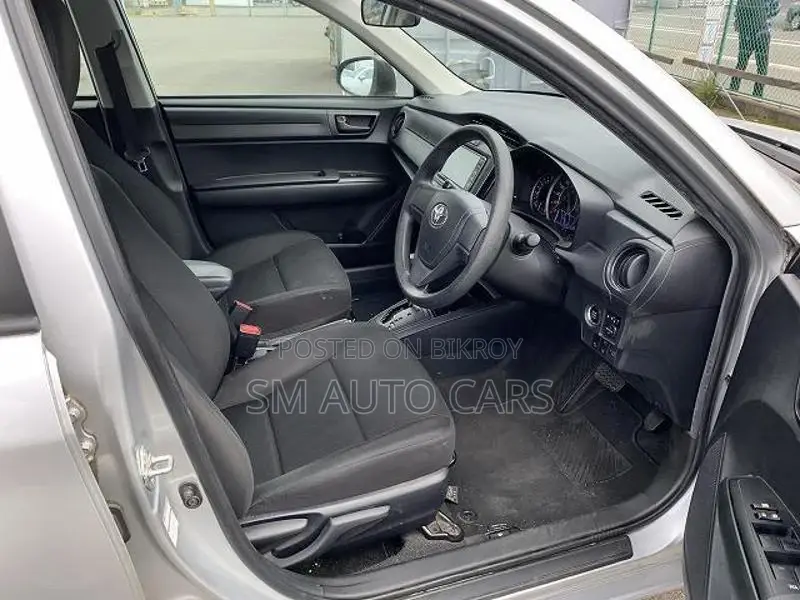 Toyota Axio Non Hybrid EX Silver 2021