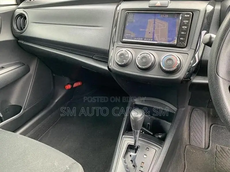 Toyota Axio Non Hybrid EX Silver 2021