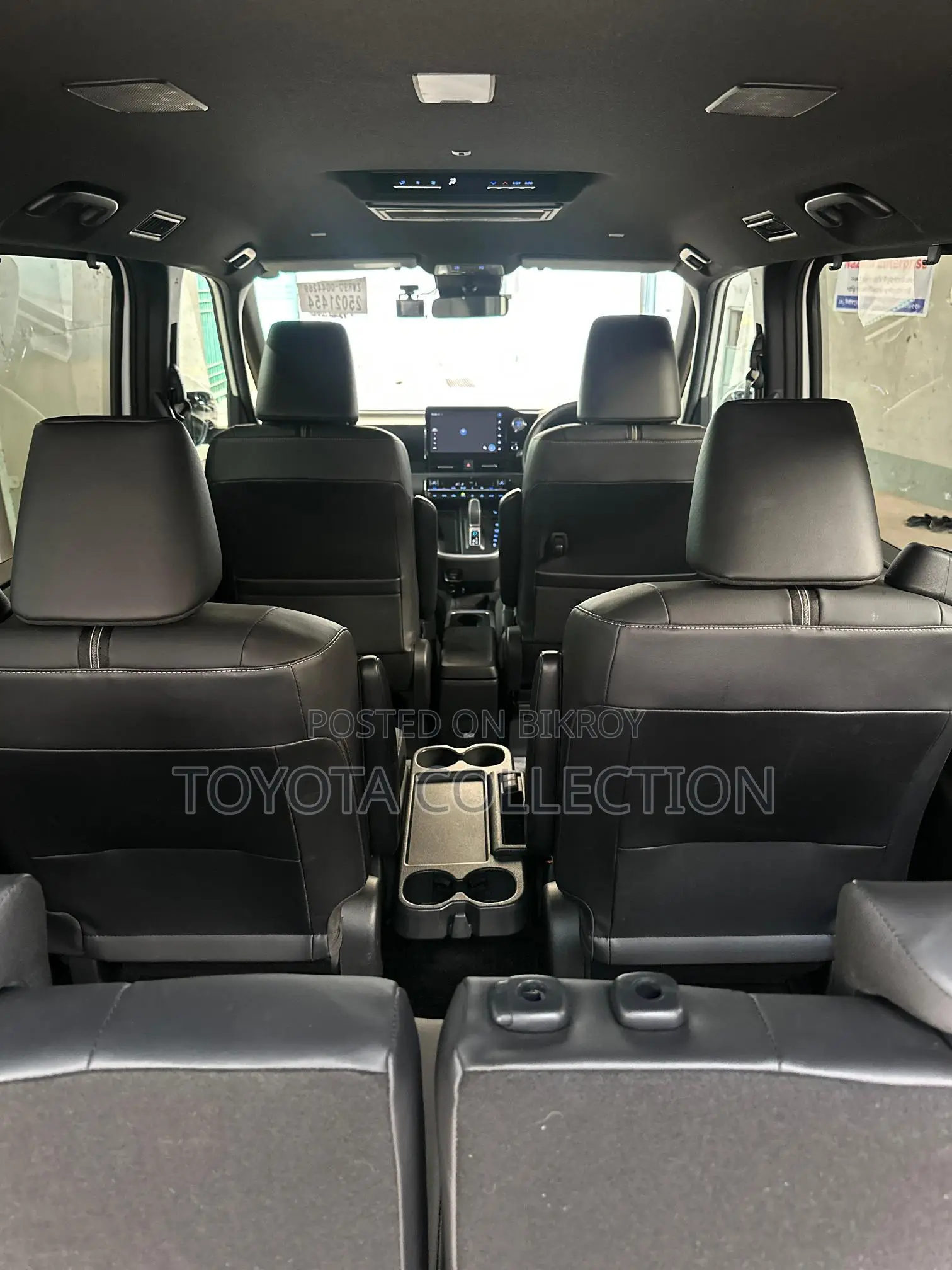 Toyota Noah SZ 360 CEILING TV 2022