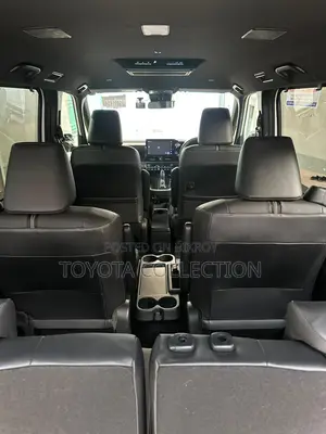 Toyota Noah SZ 360 CEILING TV 2022